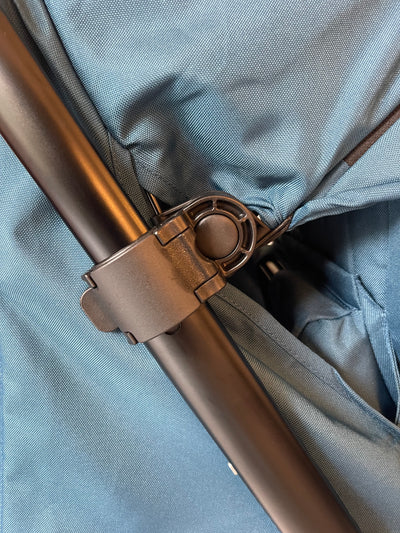 Attache capote (pièce détachée)